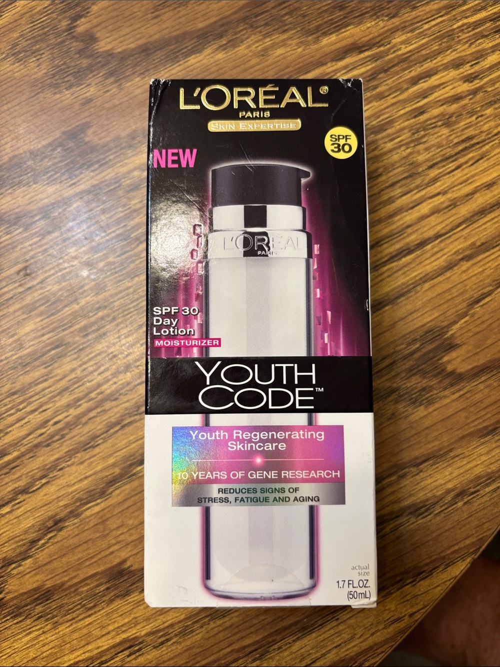 L'Oreal Youth Code Day Lotion Moisturizer - Black & Pink
